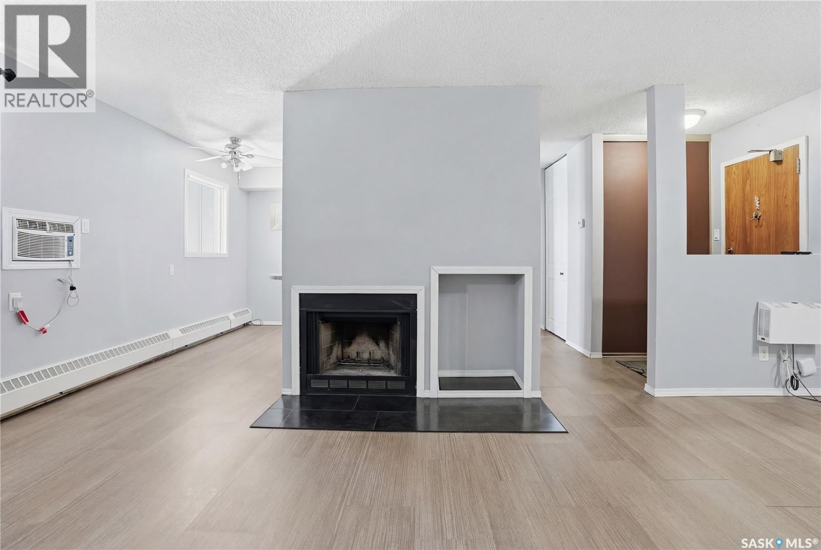 206 31 Rodenbush Drive, Regina, SK - Indoor With Fireplace