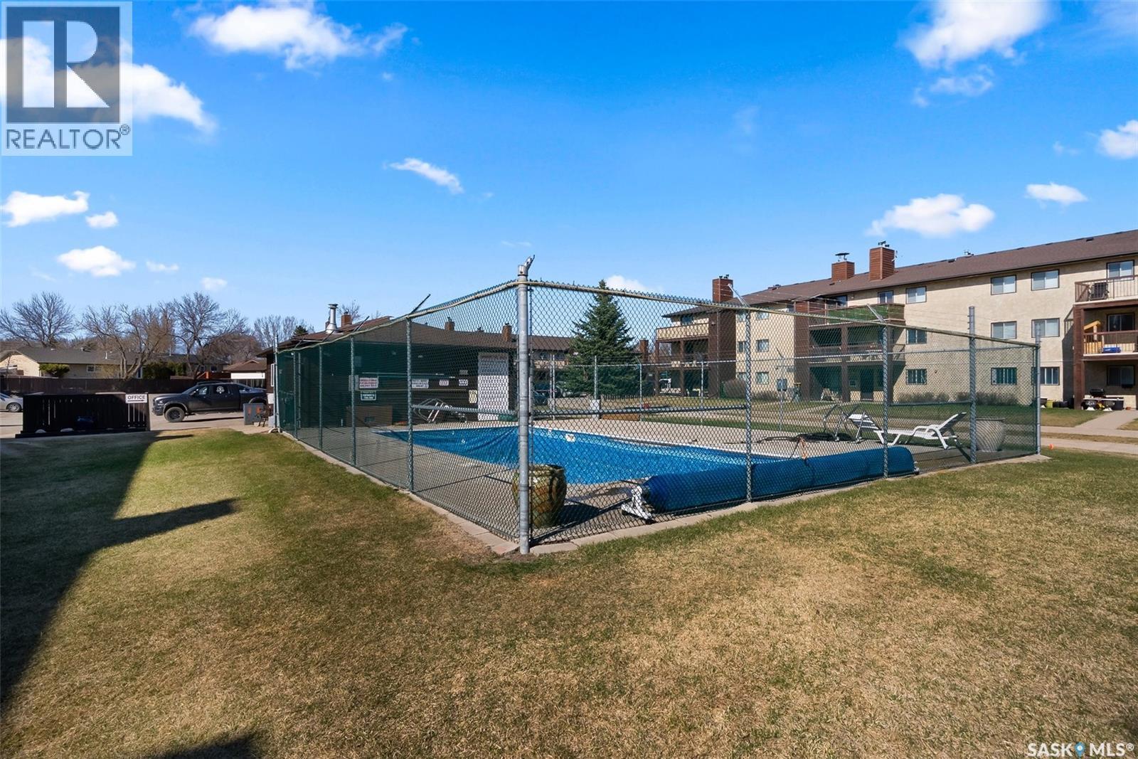 206 31 Rodenbush Drive, Regina, SK - Outdoor With In Ground Pool