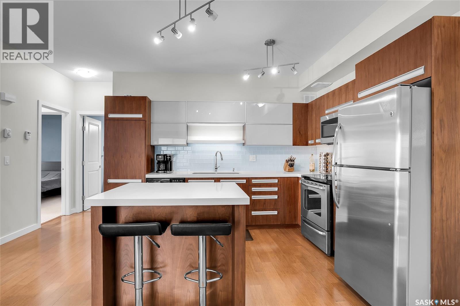 1102 1015 Patrick Crescent, Saskatoon, SK - Indoor Photo Showing Kitchen With Stainless Steel Kitchen With Upgraded Kitchen