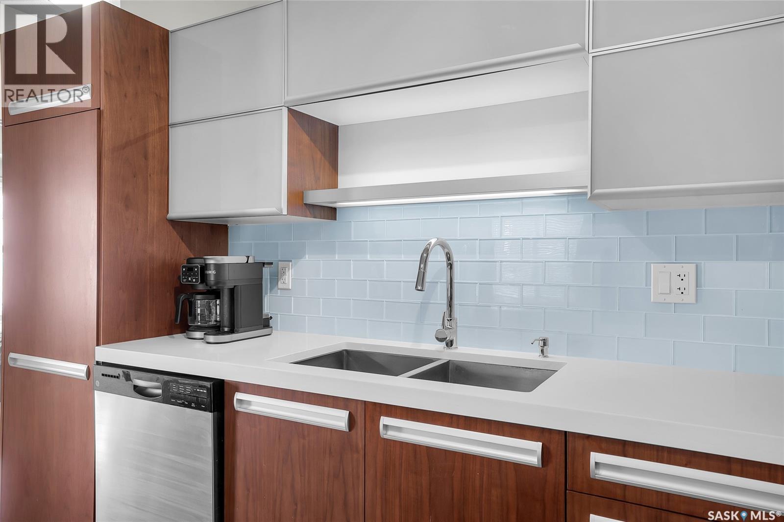 1102 1015 Patrick Crescent, Saskatoon, SK - Indoor Photo Showing Kitchen With Double Sink