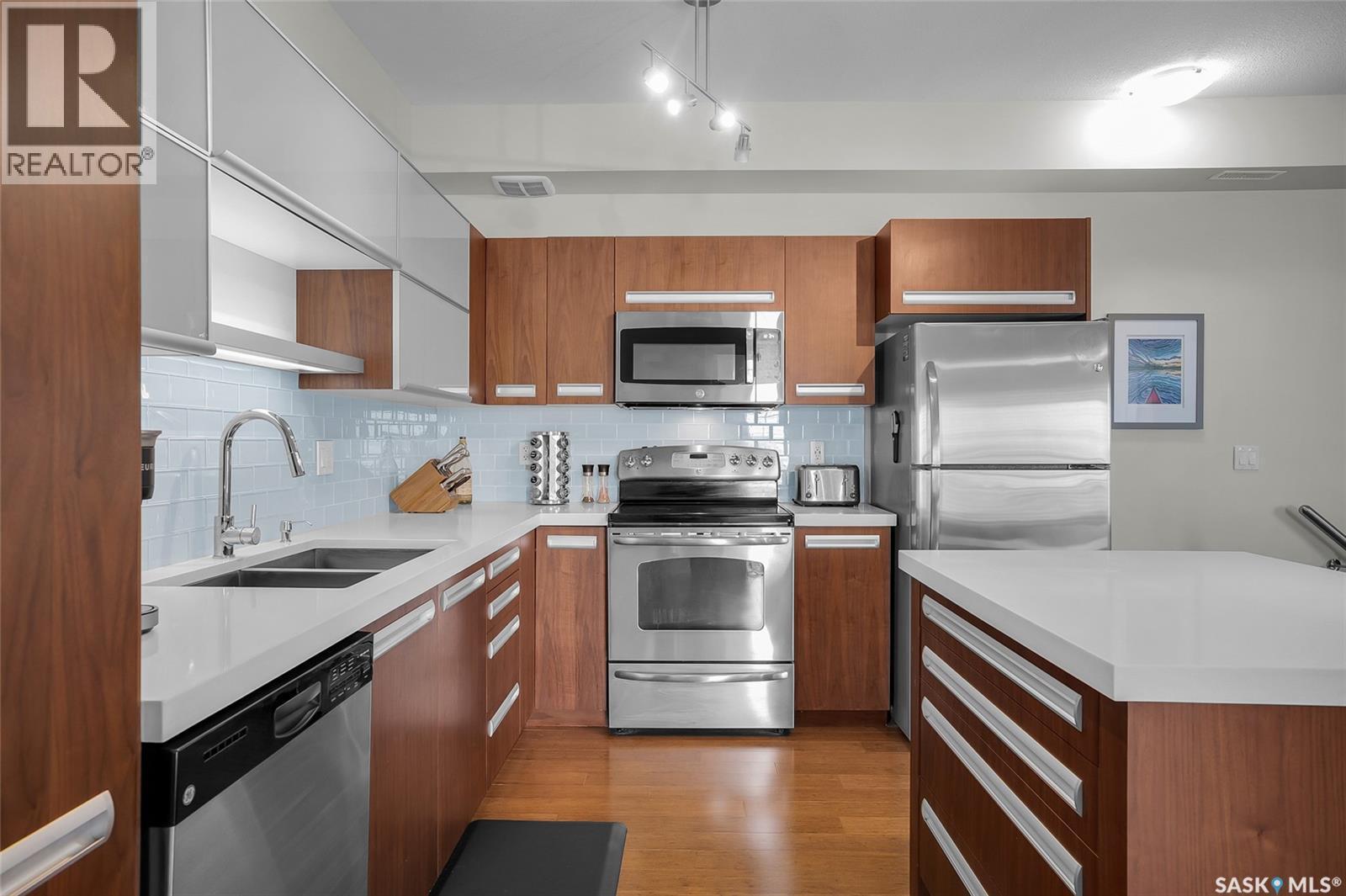 1102 1015 Patrick Crescent, Saskatoon, SK - Indoor Photo Showing Kitchen With Stainless Steel Kitchen With Double Sink