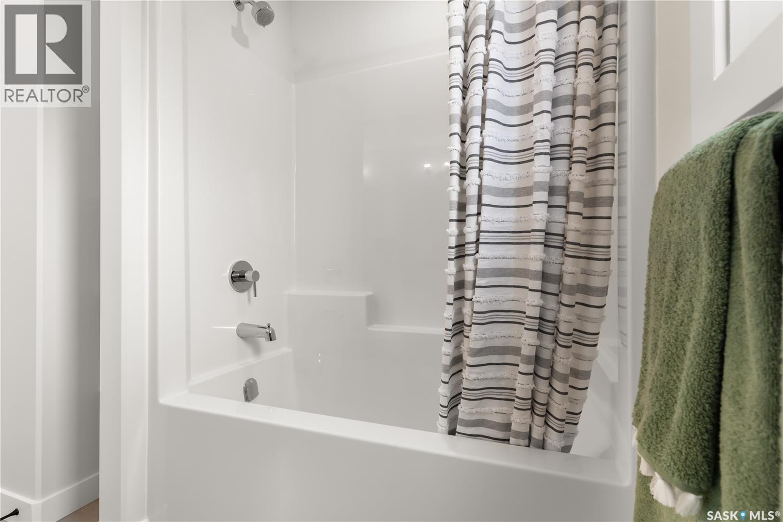 4952 Padwick Road, Regina, SK - Indoor Photo Showing Bathroom