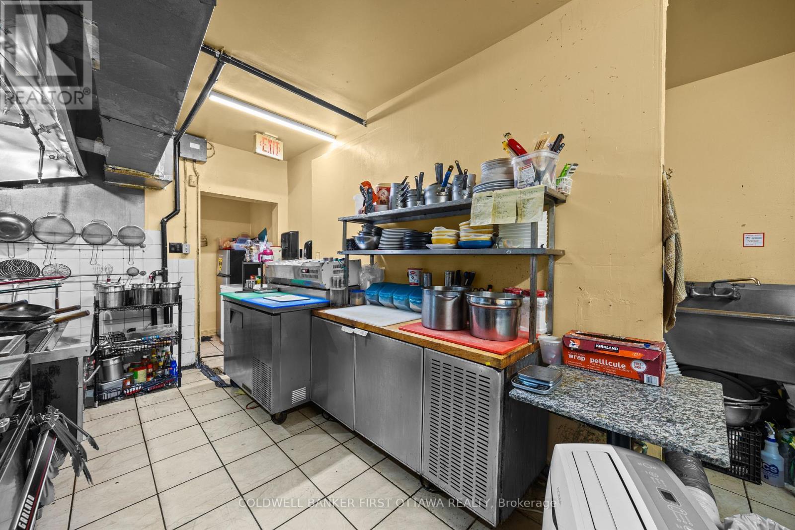 Kitchen - 121 Preston Street, Ottawa, ON