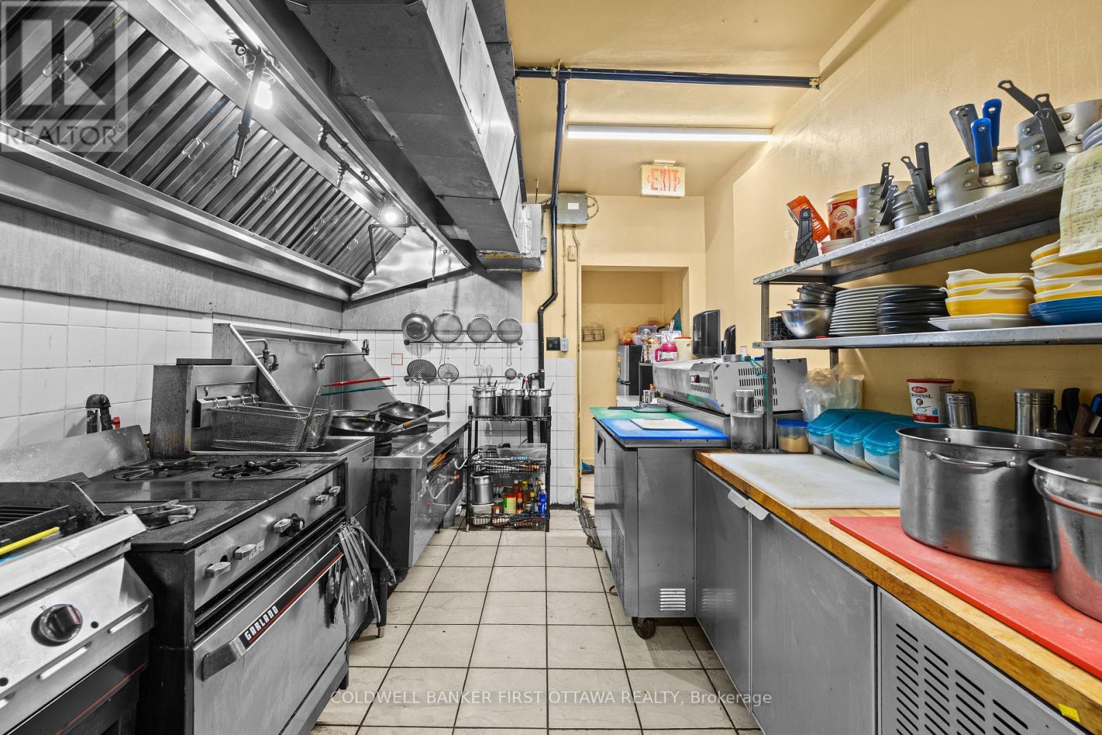 Kitchen - 121 Preston Street, Ottawa, ON