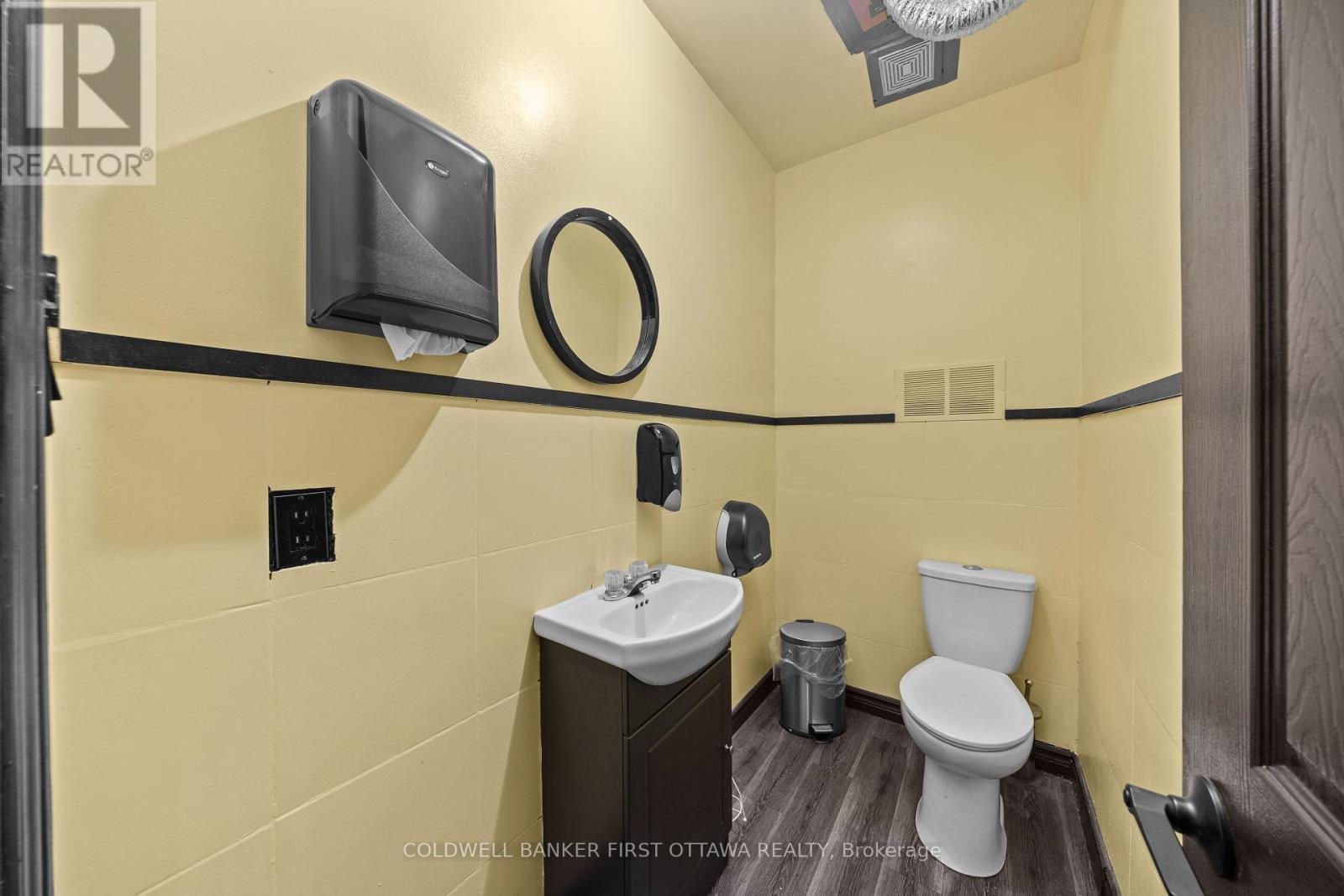 Washroom 1 - 121 Preston Street, Ottawa, ON