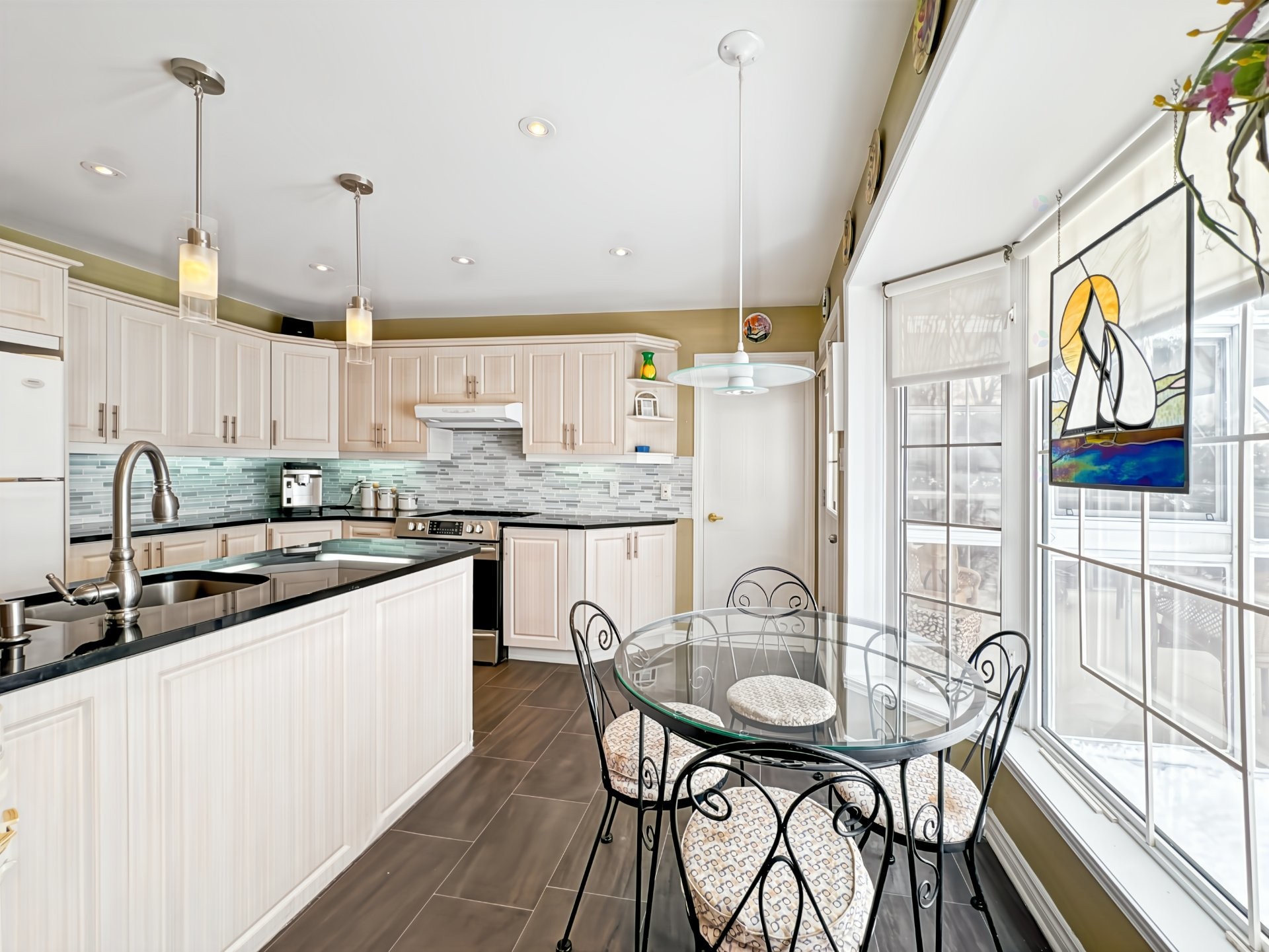 Dinette - 918 Ch. Duhamel, Pincourt, QC - Indoor Photo Showing Kitchen With Upgraded Kitchen