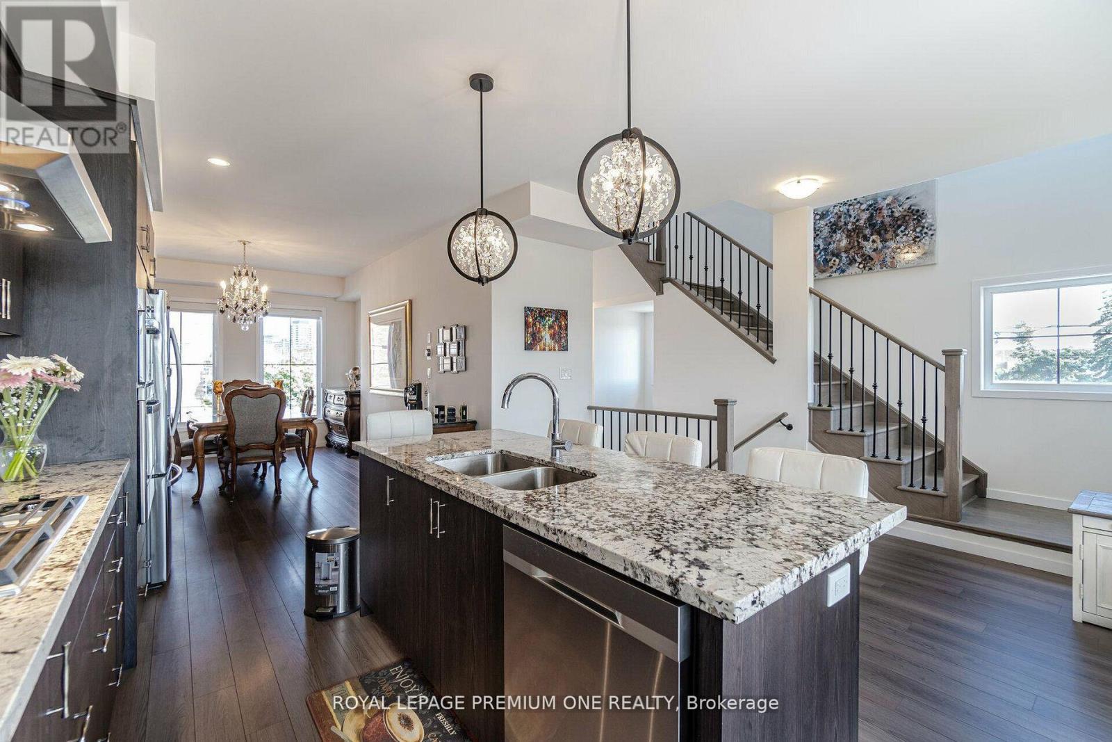 2 Seacoasts Circle, Vaughan, ON - Indoor Photo Showing Kitchen With Double Sink With Upgraded Kitchen
