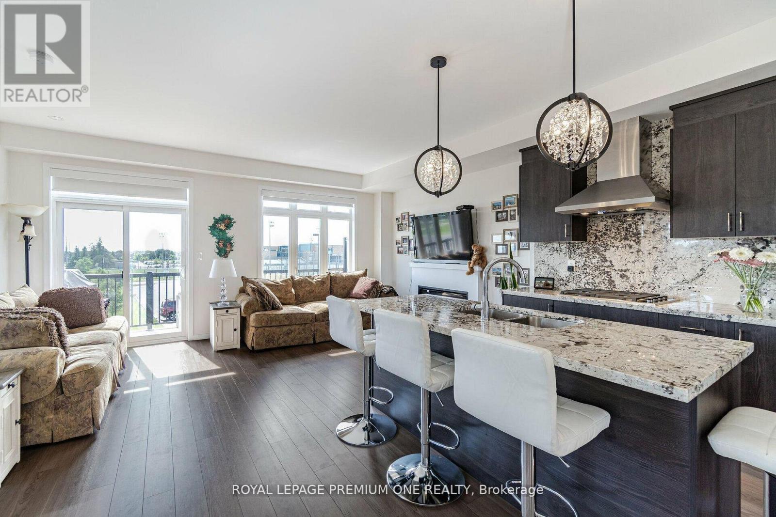 2 Seacoasts Circle, Vaughan, ON - Indoor Photo Showing Other Room