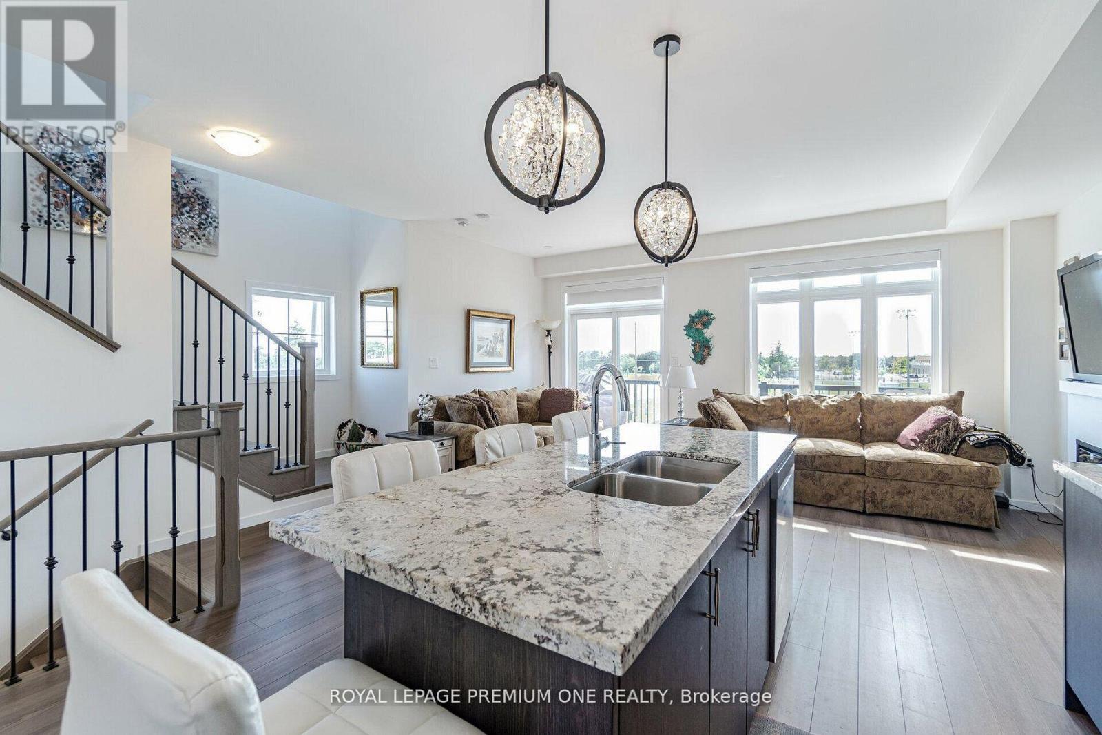 2 Seacoasts Circle, Vaughan, ON - Indoor Photo Showing Kitchen With Double Sink