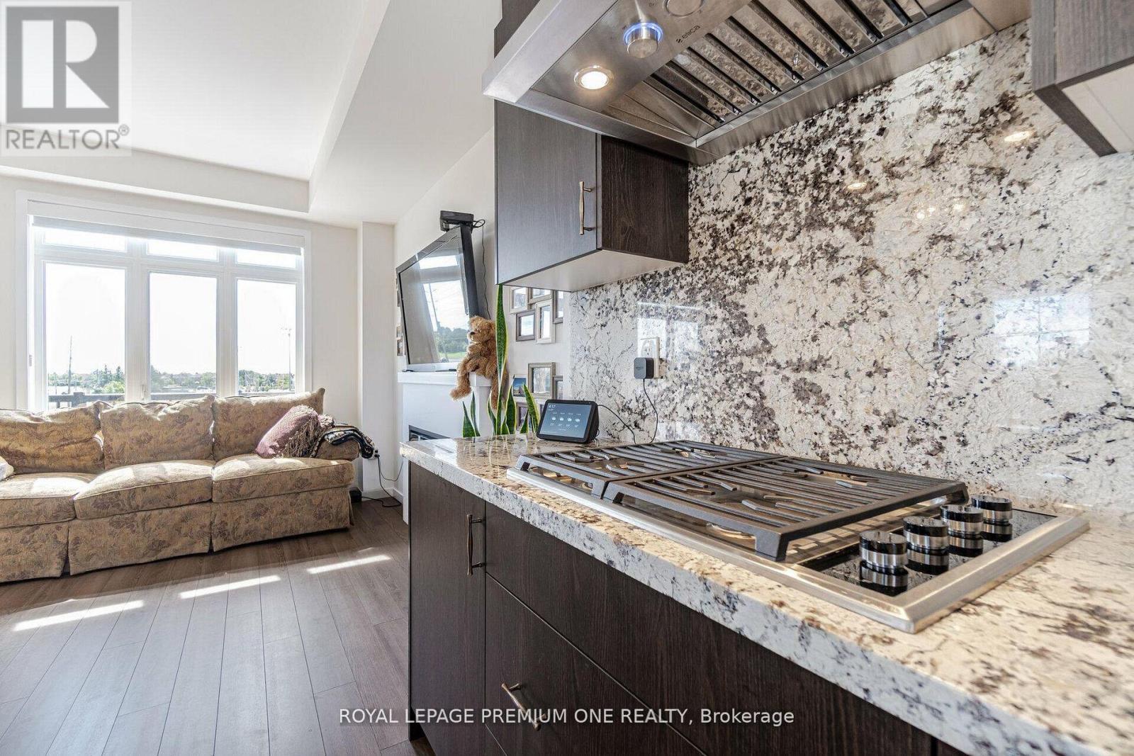 2 Seacoasts Circle, Vaughan, ON - Indoor Photo Showing Other Room