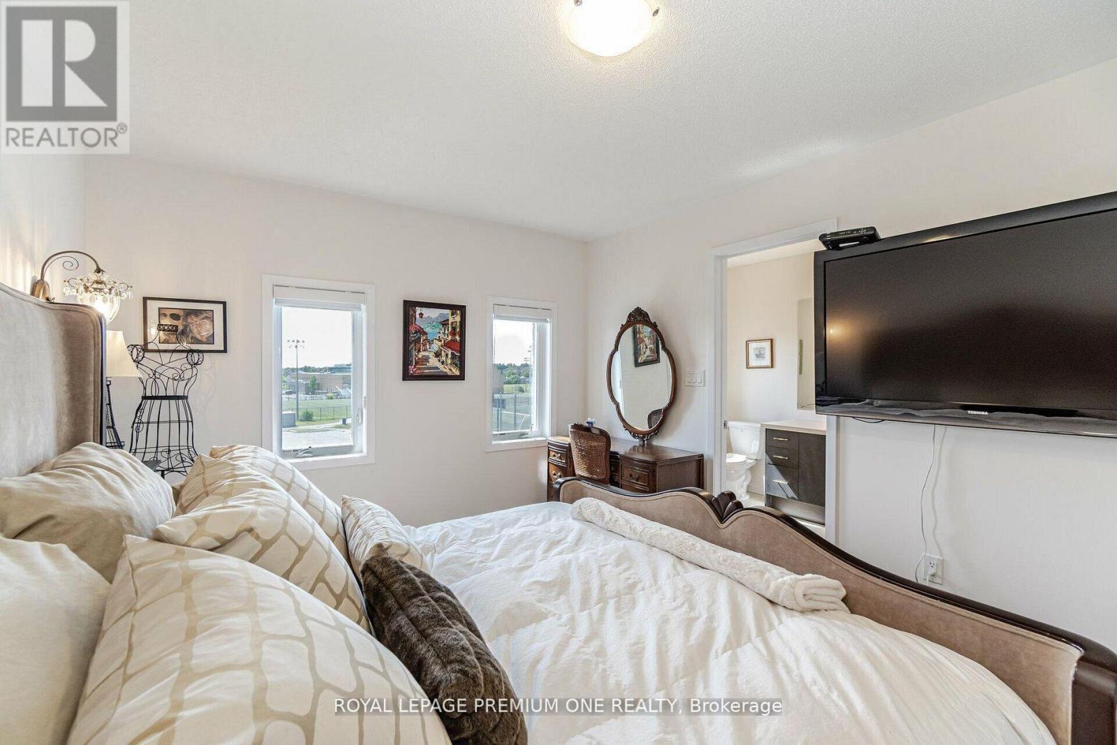2 Seacoasts Circle, Vaughan, ON - Indoor Photo Showing Bedroom