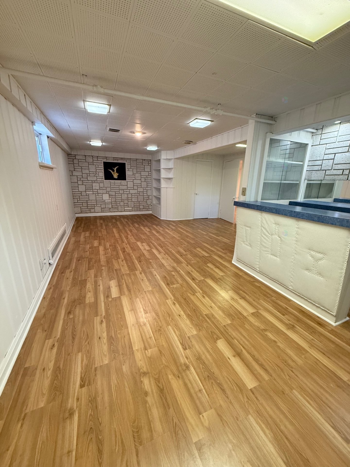 Salle familiale - 951 Av. Champagnat, Laval (Saint-Vincent-De-Paul), QC - Indoor