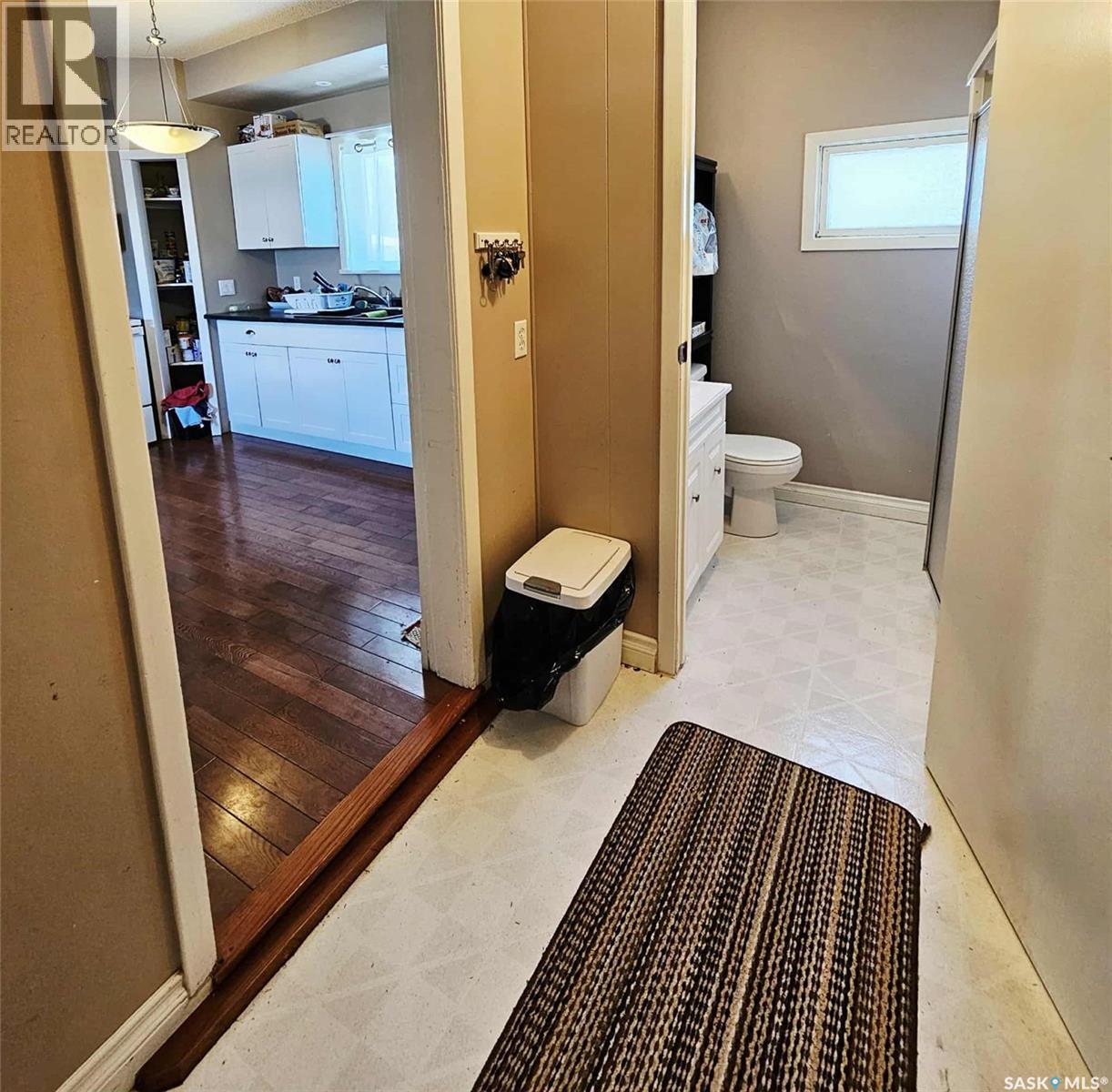 274 7Th Avenue E, Melville, SK - Indoor Photo Showing Bathroom