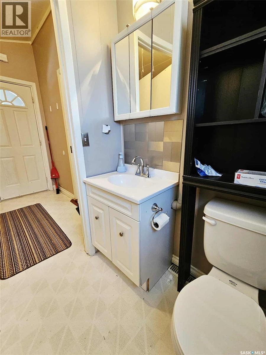 274 7Th Avenue E, Melville, SK - Indoor Photo Showing Bathroom