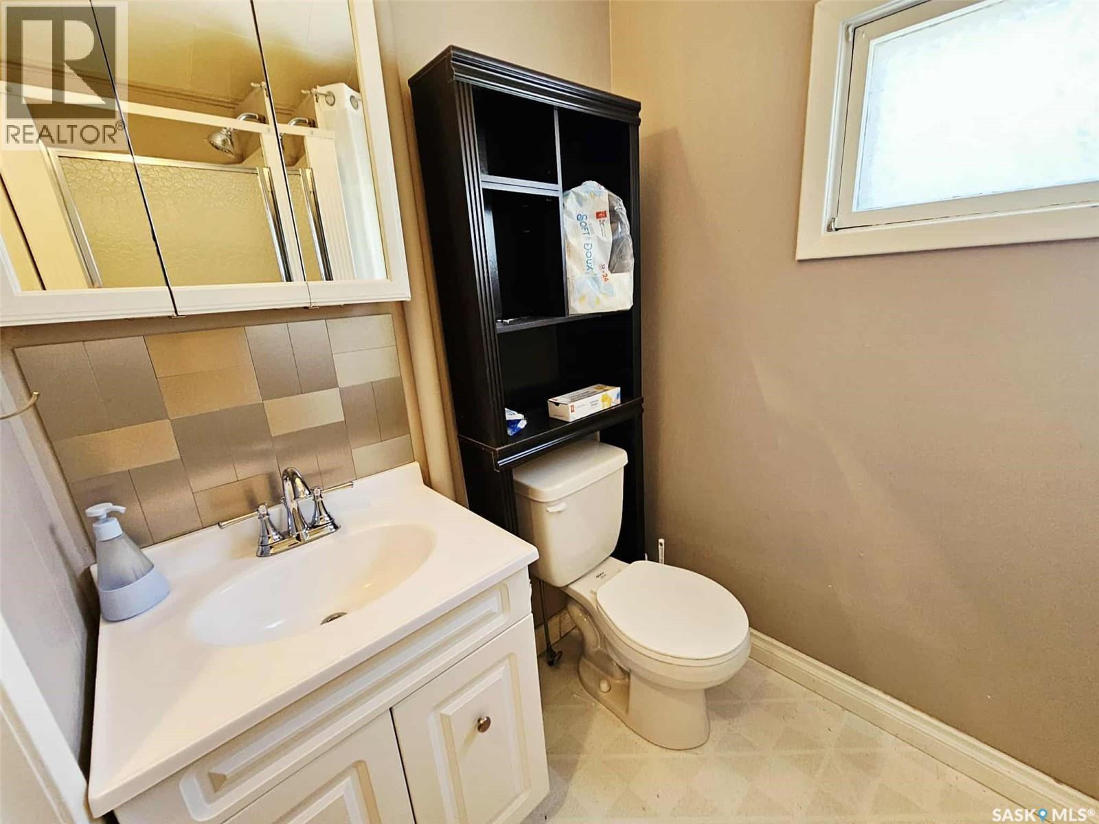 274 7Th Avenue E, Melville, SK - Indoor Photo Showing Bathroom