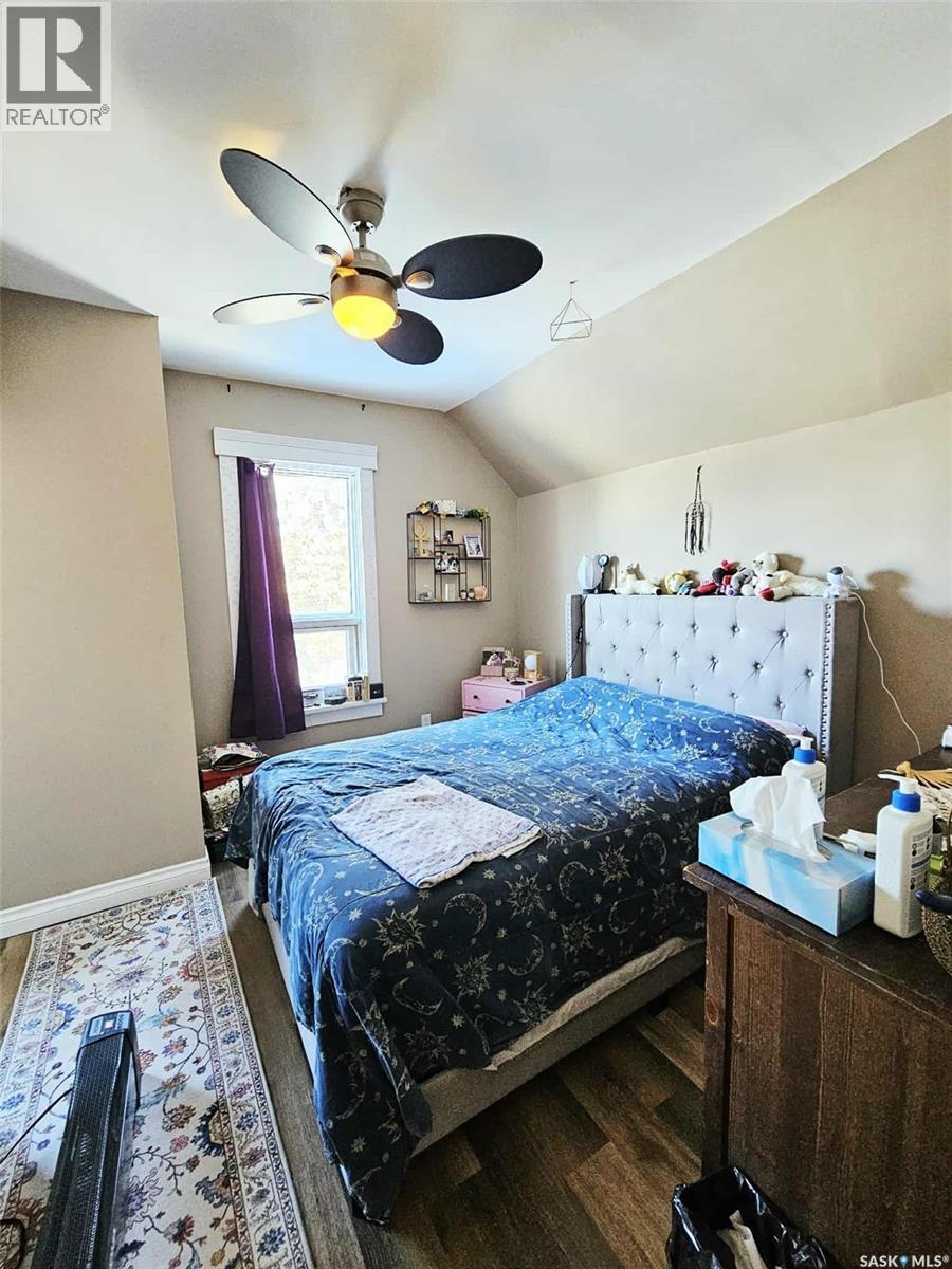 274 7Th Avenue E, Melville, SK - Indoor Photo Showing Bedroom