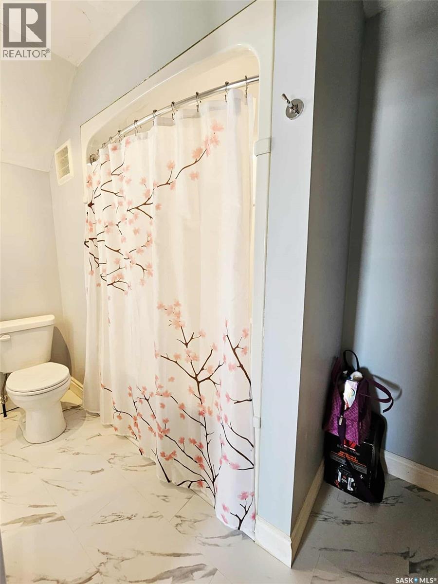 274 7Th Avenue E, Melville, SK - Indoor Photo Showing Bathroom