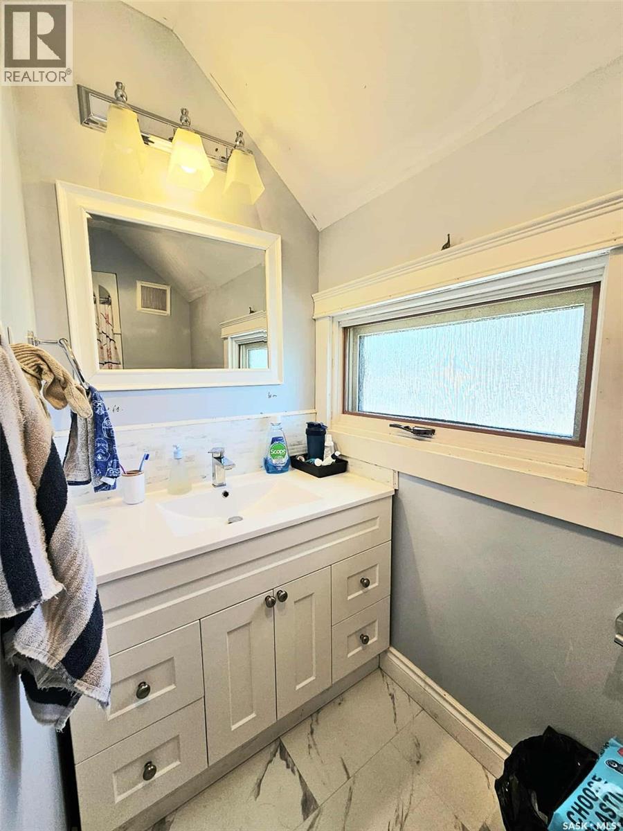 274 7Th Avenue E, Melville, SK - Indoor