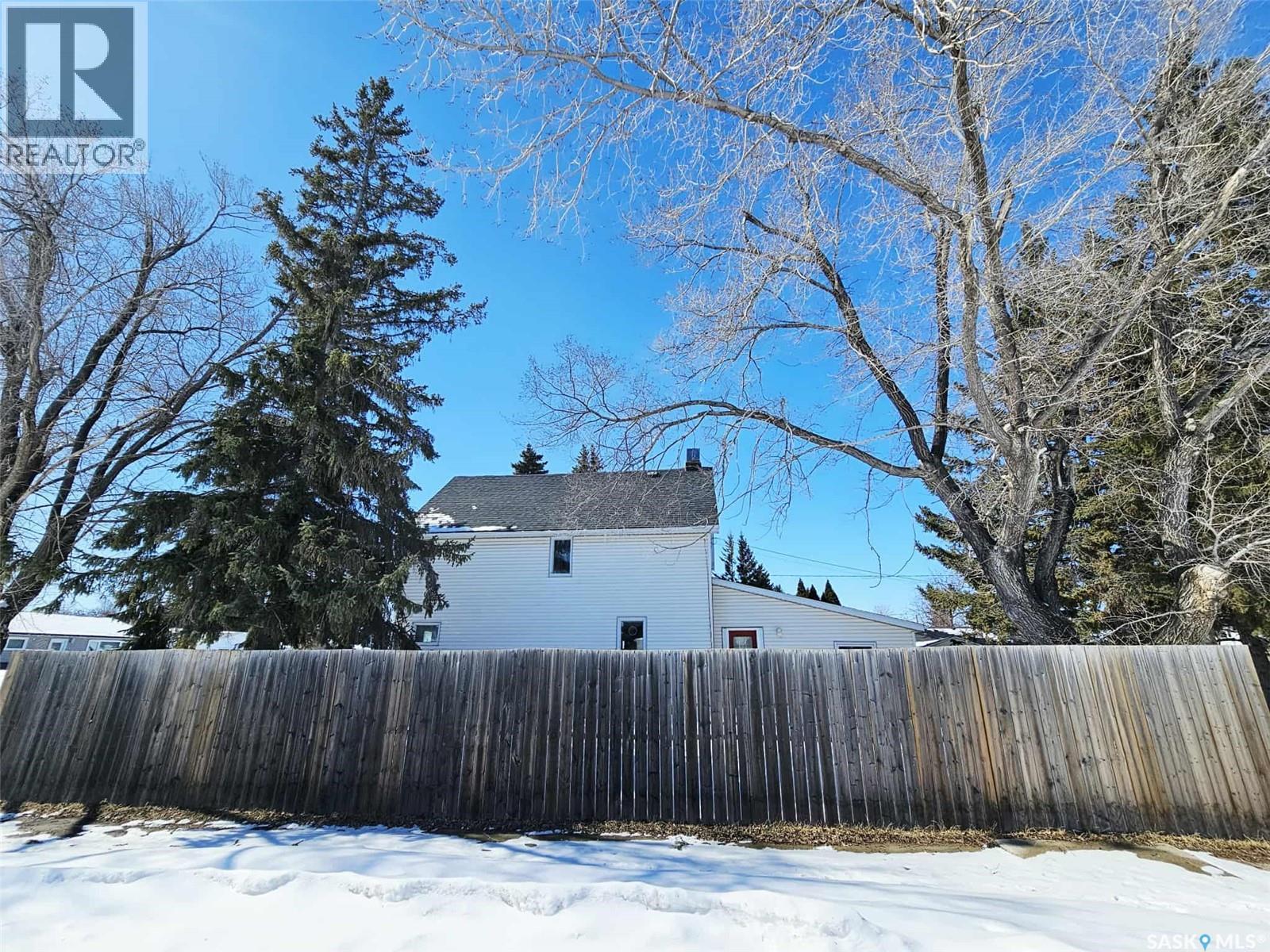 274 7Th Avenue E, Melville, SK - Outdoor