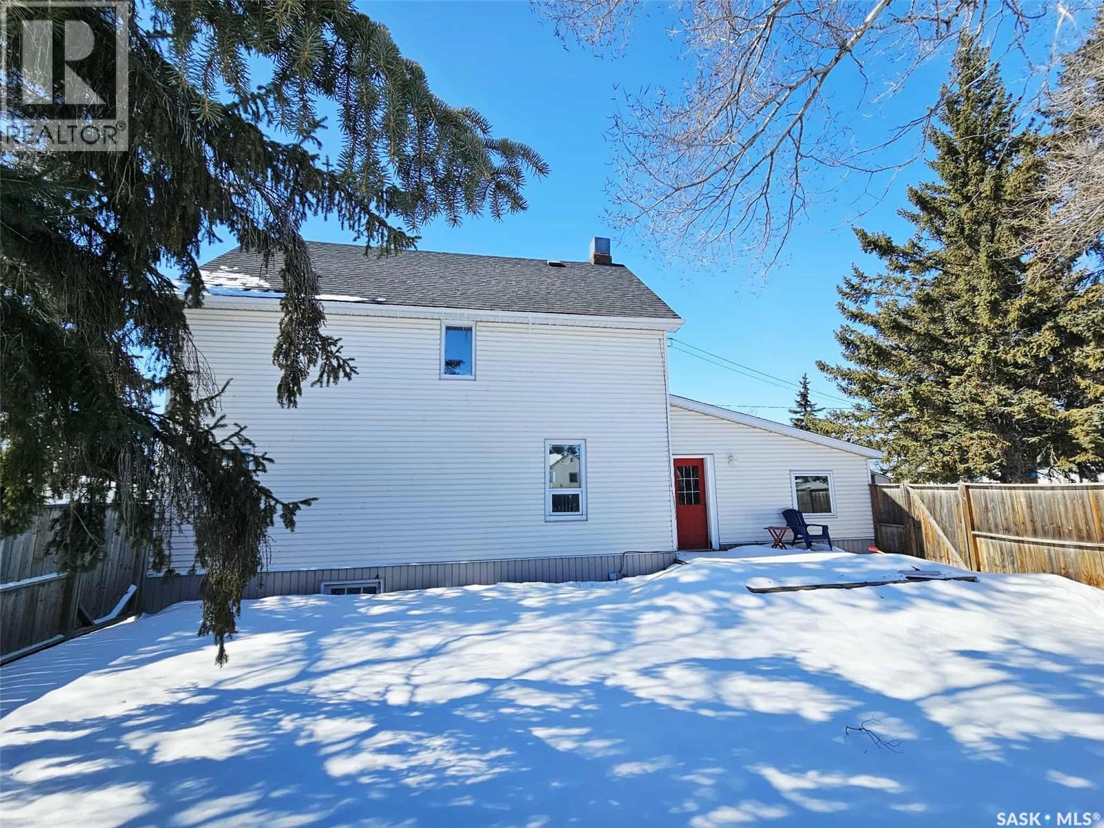 274 7Th Avenue E, Melville, SK - Outdoor