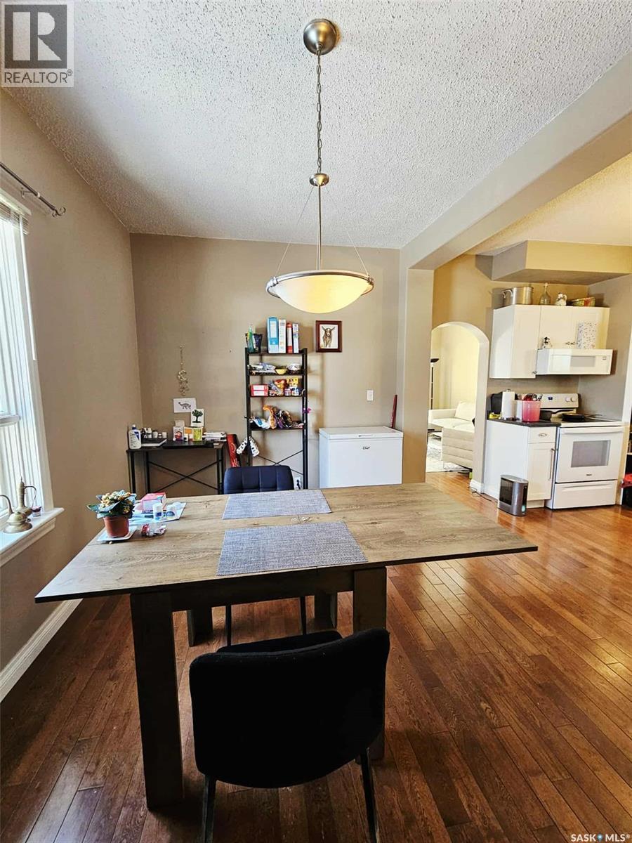 274 7Th Avenue E, Melville, SK - Indoor Photo Showing Dining Room