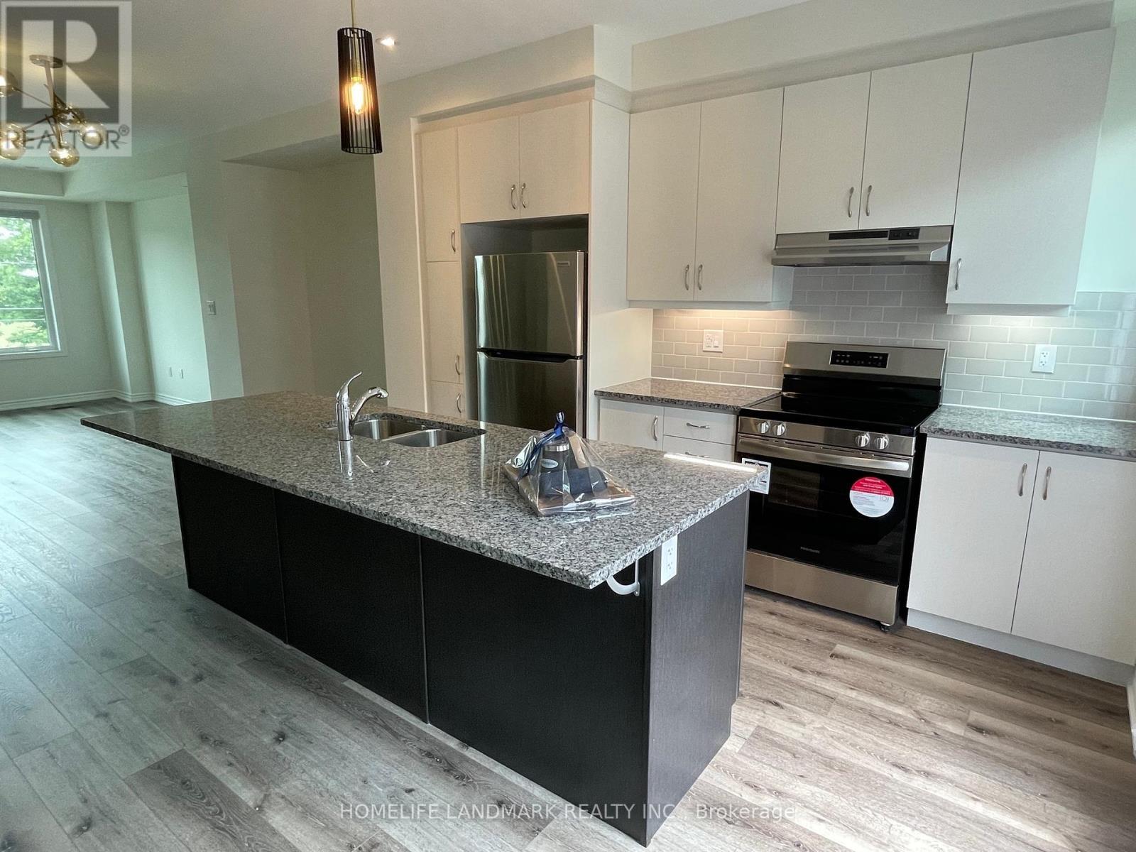 3165 Elgin Mills Road E, Markham, ON - Indoor Photo Showing Kitchen With Double Sink
