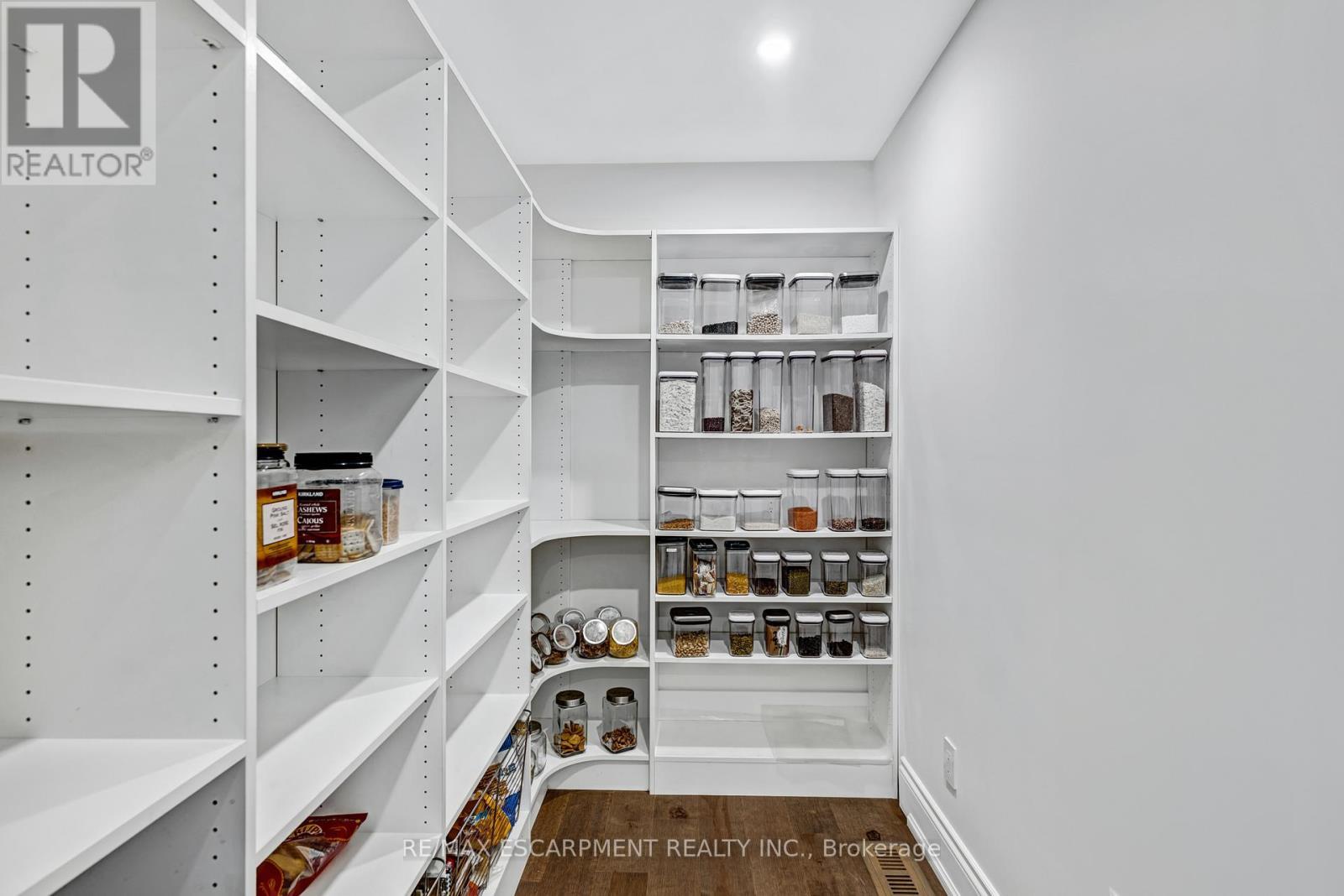 714 Atoka Drive, Mississauga, ON - Indoor With Storage