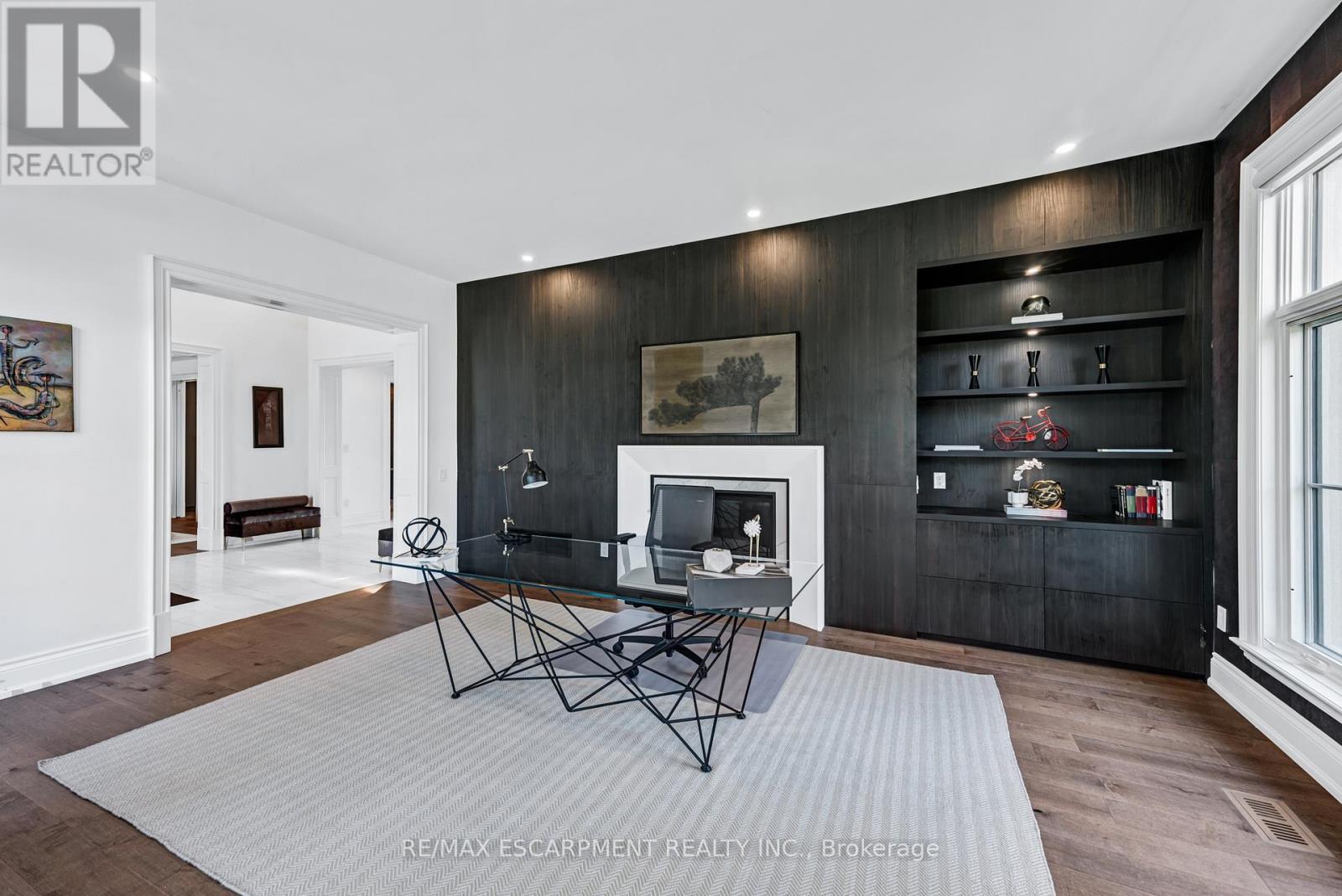 714 Atoka Drive, Mississauga, ON - Indoor With Fireplace