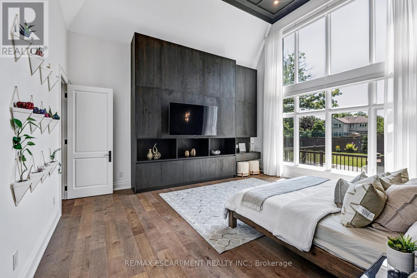 714 Atoka Drive, Mississauga, ON - Indoor Photo Showing Living Room