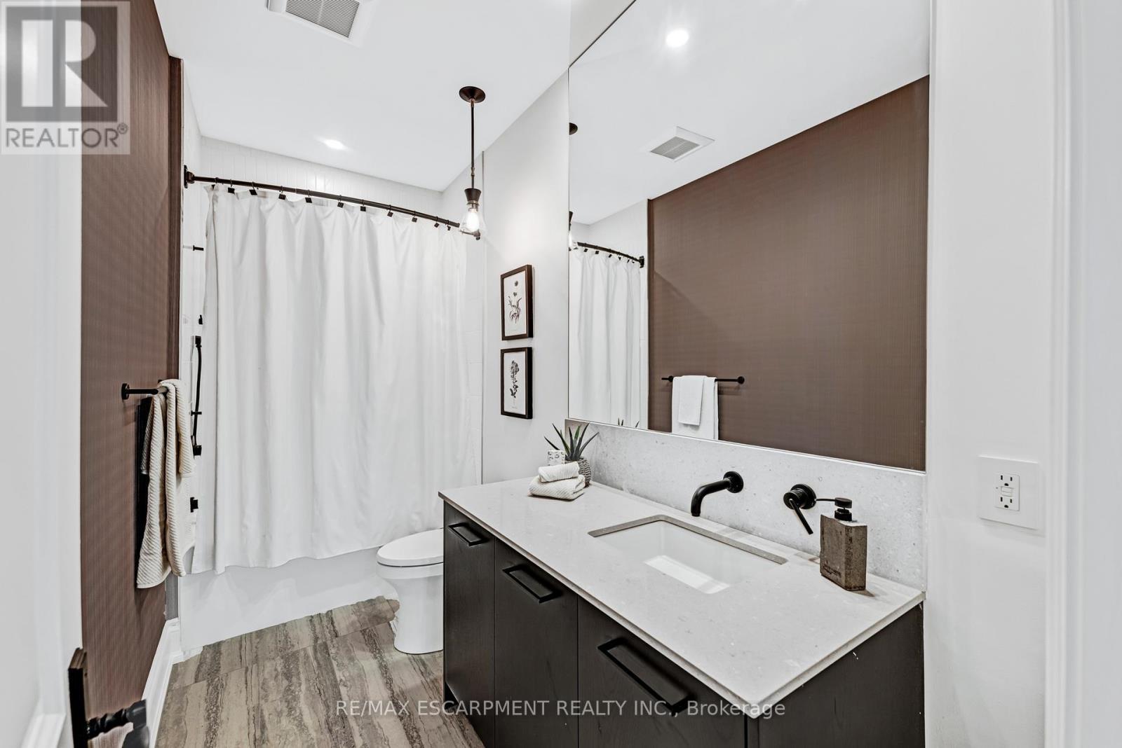 714 Atoka Drive, Mississauga, ON - Indoor Photo Showing Bathroom