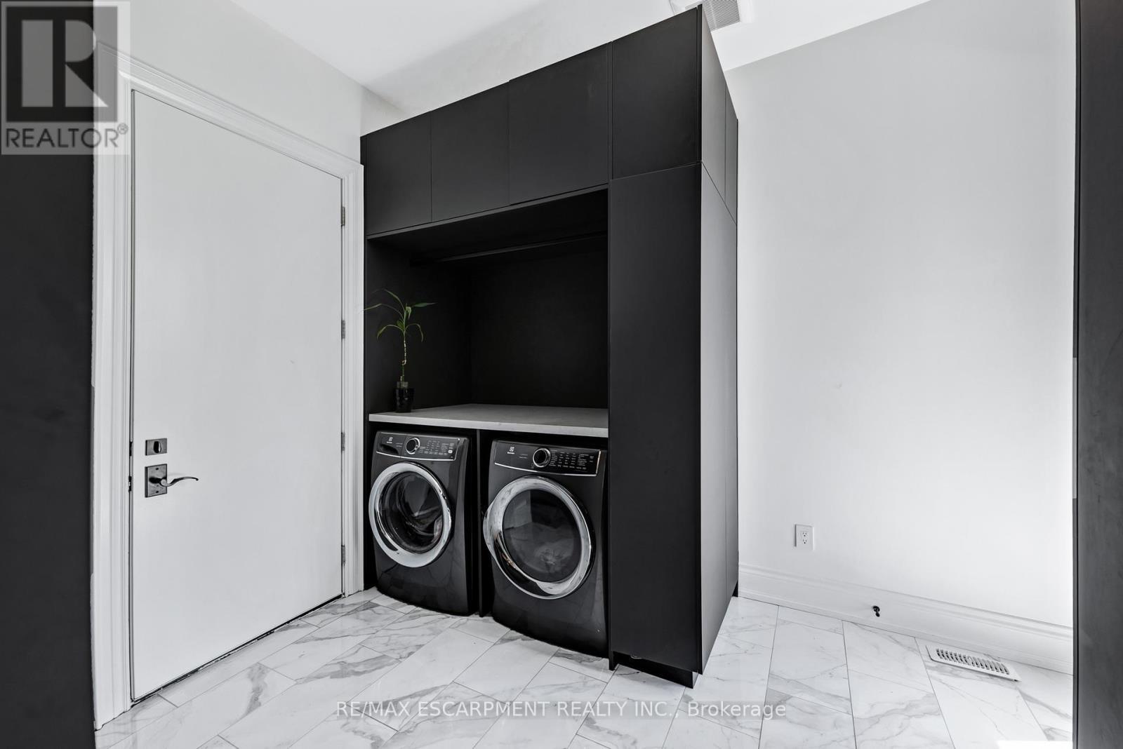 714 Atoka Drive, Mississauga, ON - Indoor Photo Showing Laundry Room