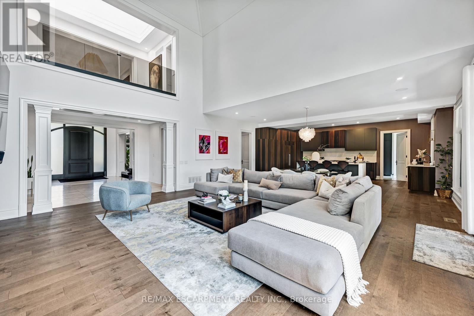 714 Atoka Drive, Mississauga, ON - Indoor Photo Showing Living Room