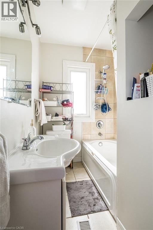Conveniently located on the second floor, this 4-piece bathroom sits between both bedrooms for optimal functionality. - 500 Ferguson Avenue N, Hamilton, ON - Indoor Photo Showing Bathroom