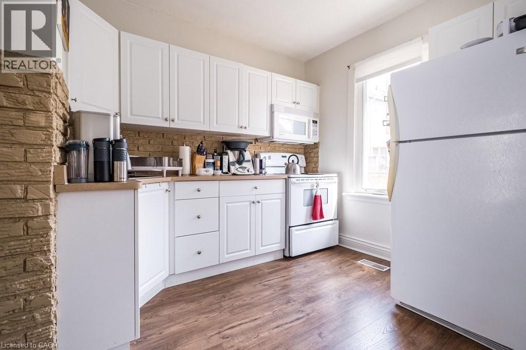 Clean and bright kitchen. - 500 Ferguson Avenue N, Hamilton, ON - Indoor Photo Showing Kitchen
