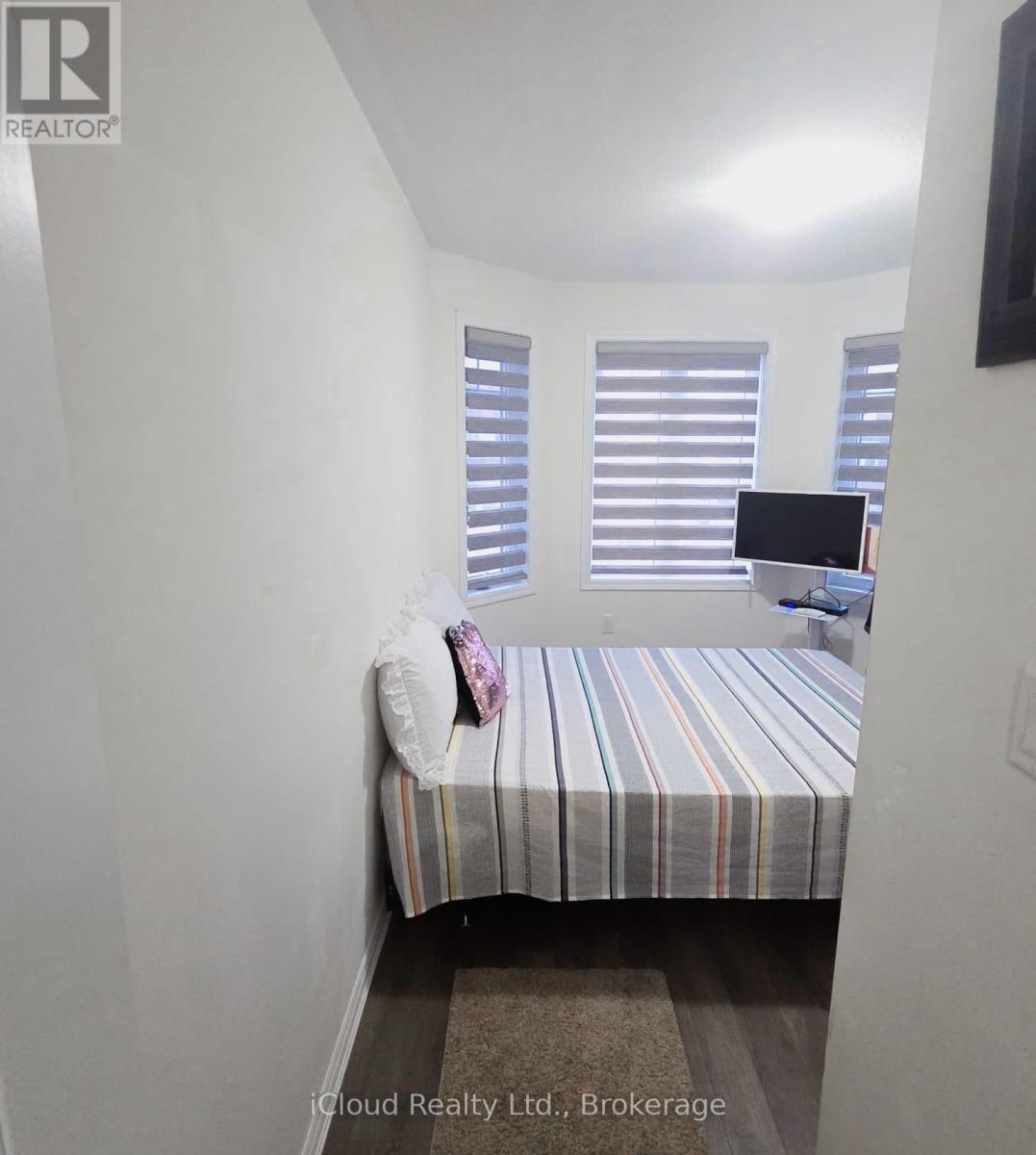 68 Phyllis Drive, Caledon, ON - Indoor Photo Showing Bedroom