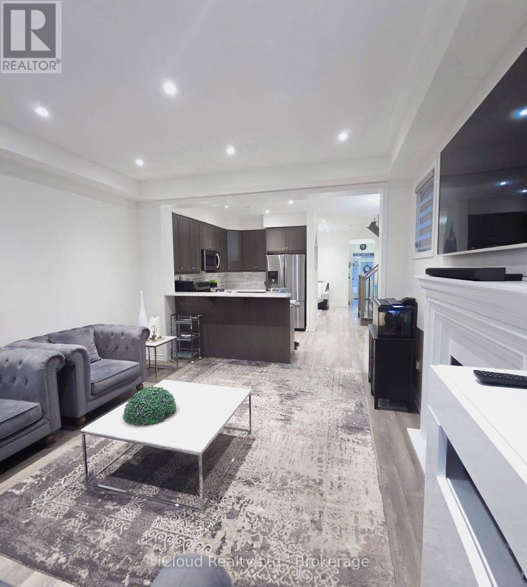 68 Phyllis Drive, Caledon, ON - Indoor Photo Showing Living Room