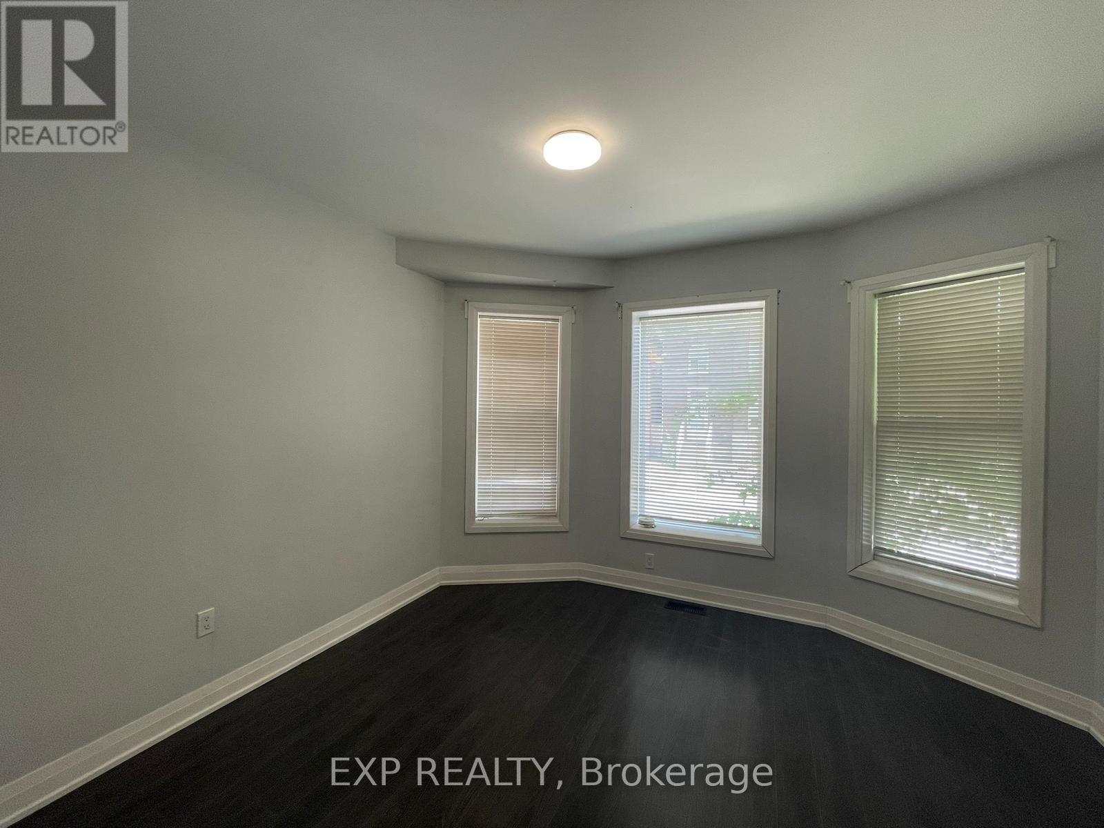 1 Madison Avenue, Hamilton, ON - Indoor Photo Showing Other Room