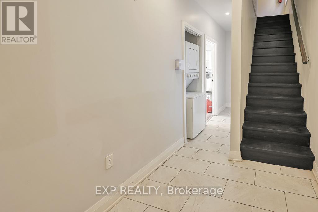 1 Madison Avenue, Hamilton, ON - Indoor Photo Showing Other Room