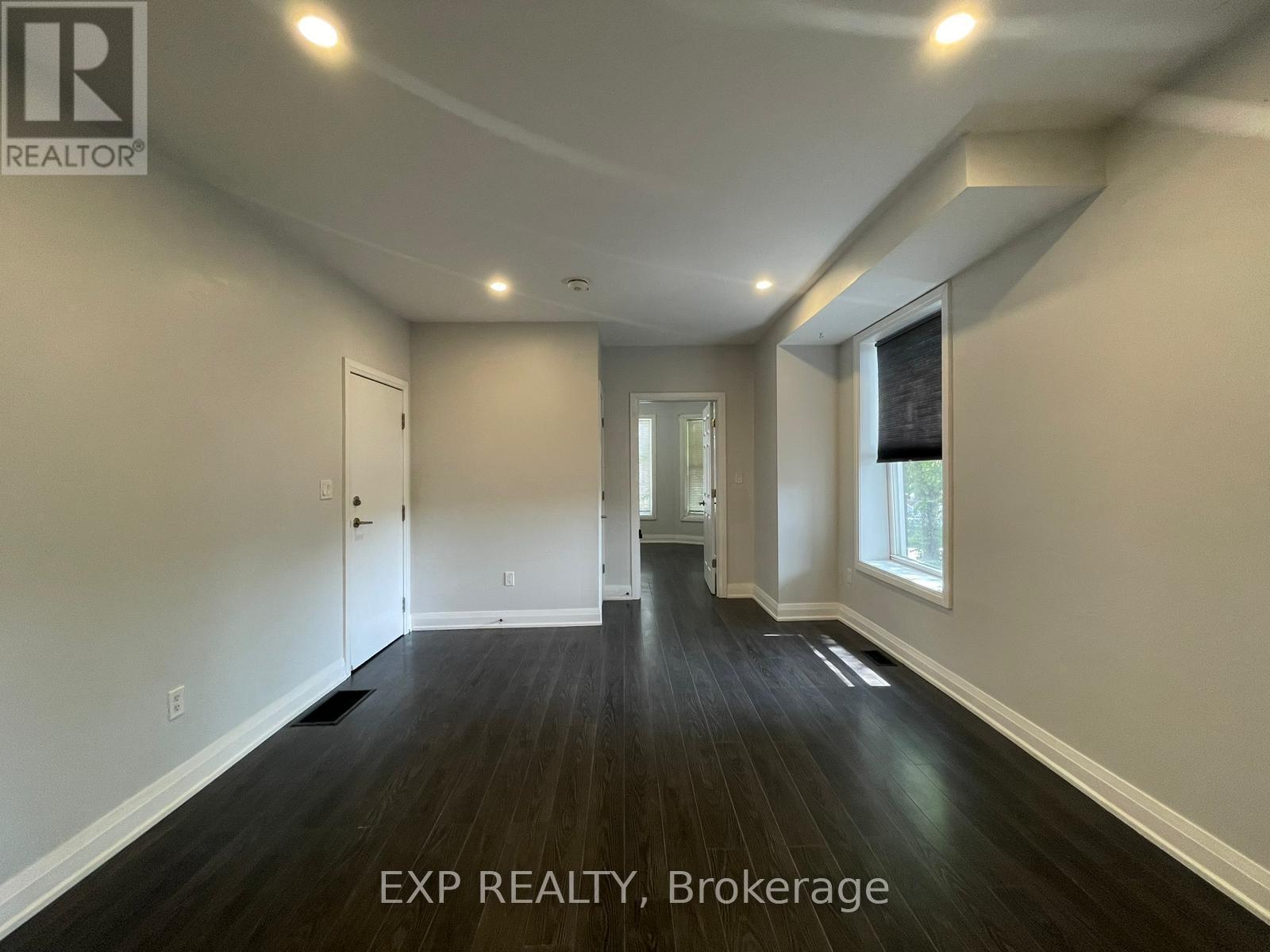 1 Madison Avenue, Hamilton, ON - Indoor Photo Showing Other Room