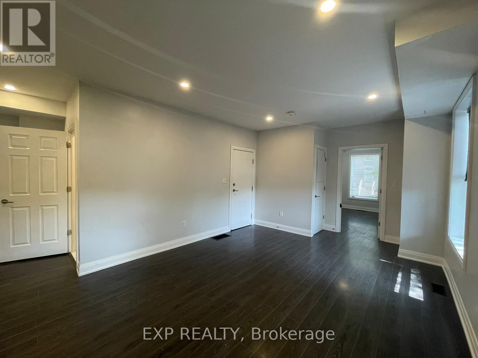 1 Madison Avenue, Hamilton, ON - Indoor Photo Showing Other Room