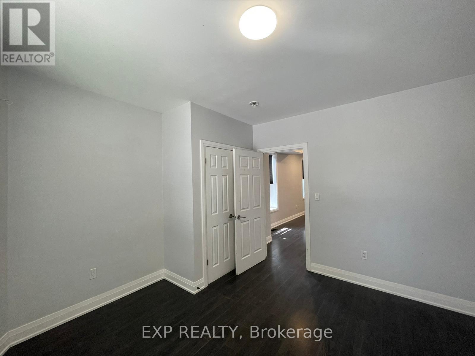 1 Madison Avenue, Hamilton, ON - Indoor Photo Showing Other Room