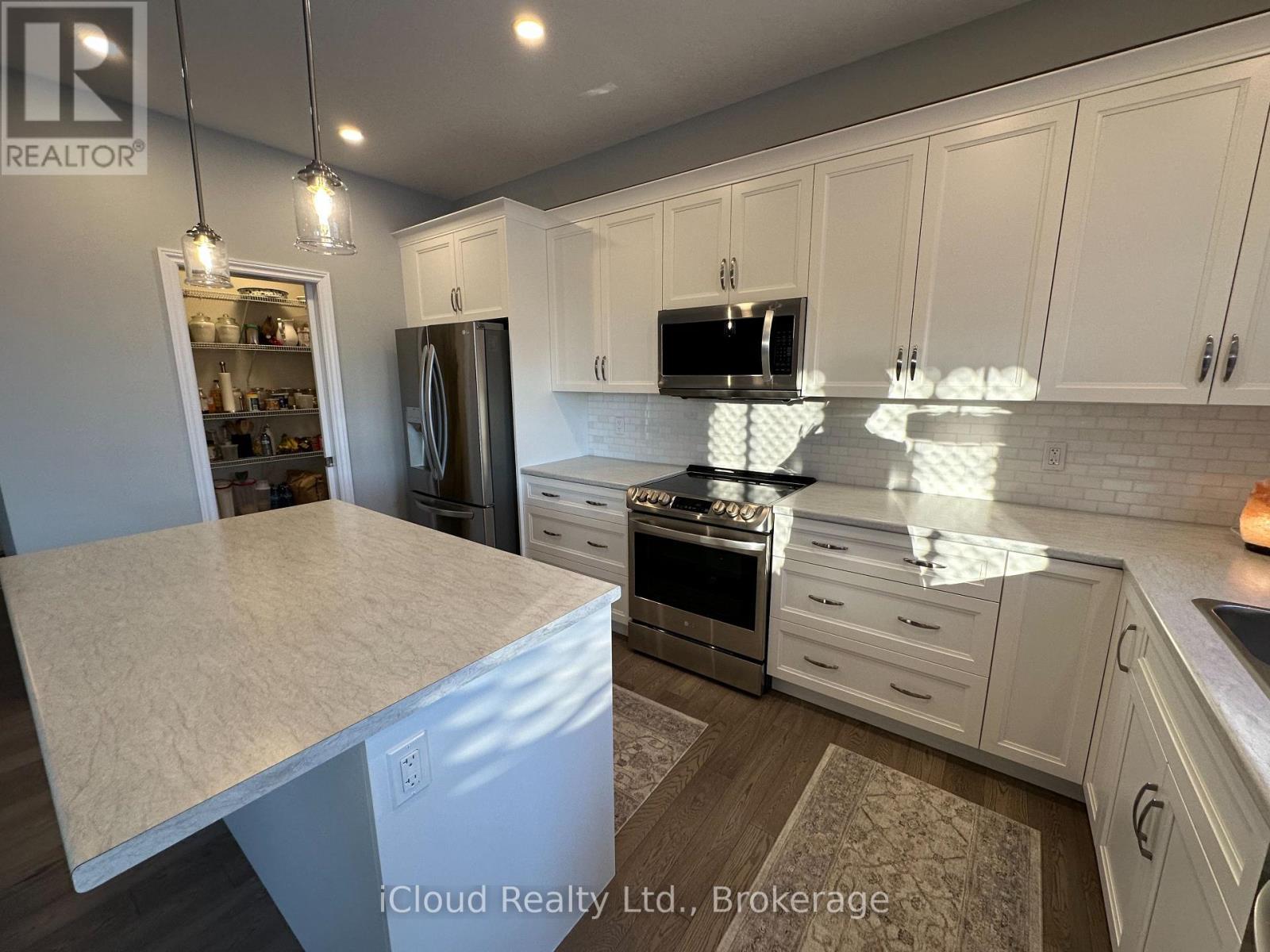 106 Queensgate Crescent, Woolwich, ON - Indoor Photo Showing Kitchen