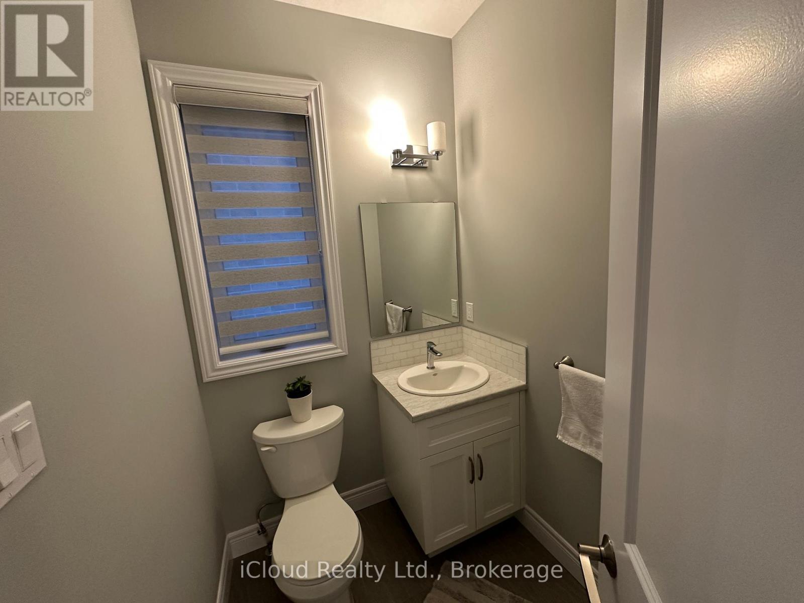 106 Queensgate Crescent, Woolwich, ON - Indoor Photo Showing Bathroom