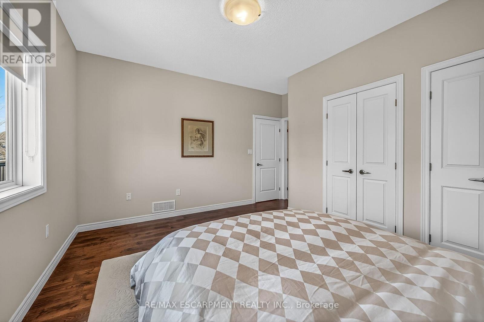 18 Ecker Lane, Hamilton, ON - Indoor Photo Showing Bedroom