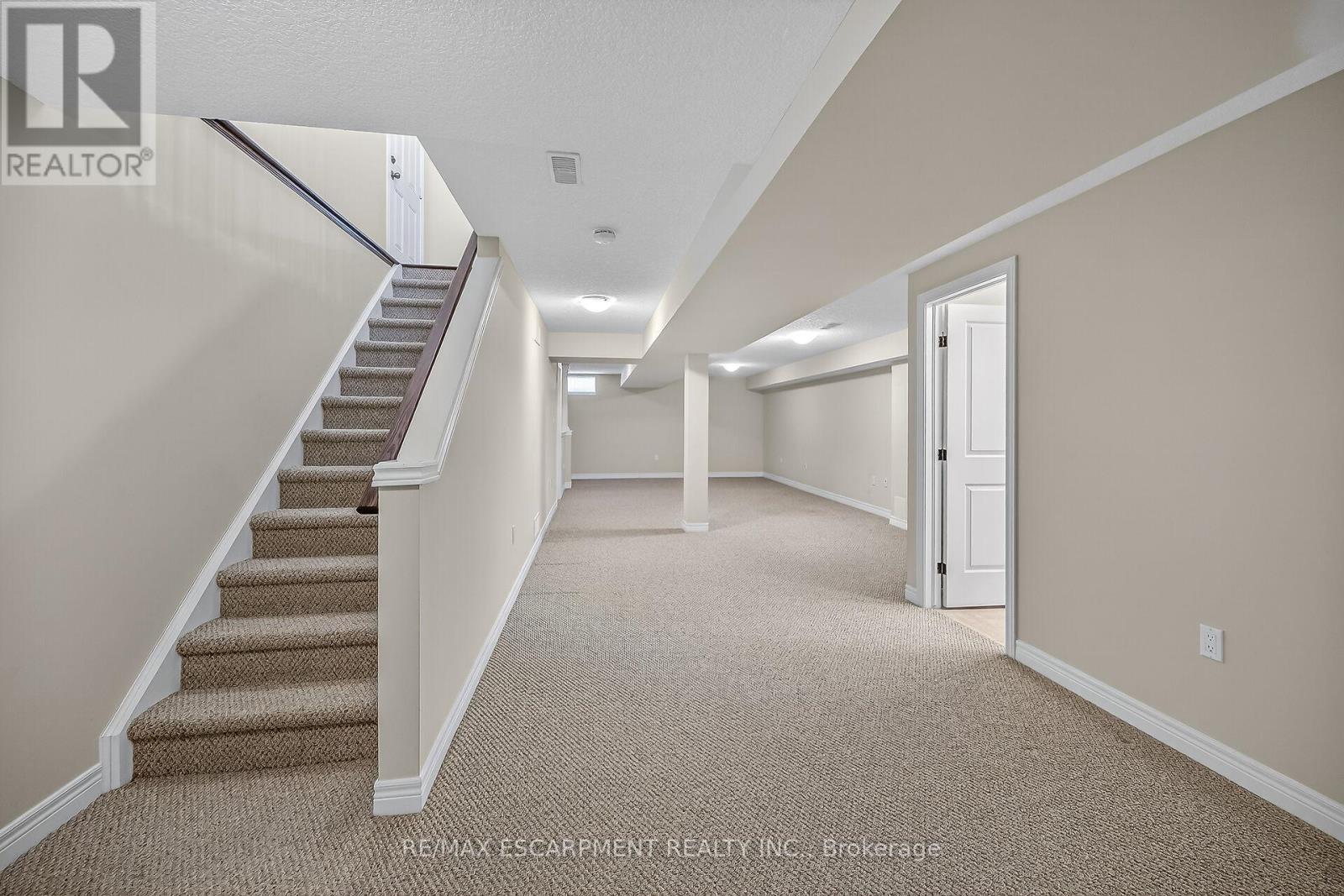 18 Ecker Lane, Hamilton, ON - Indoor Photo Showing Other Room