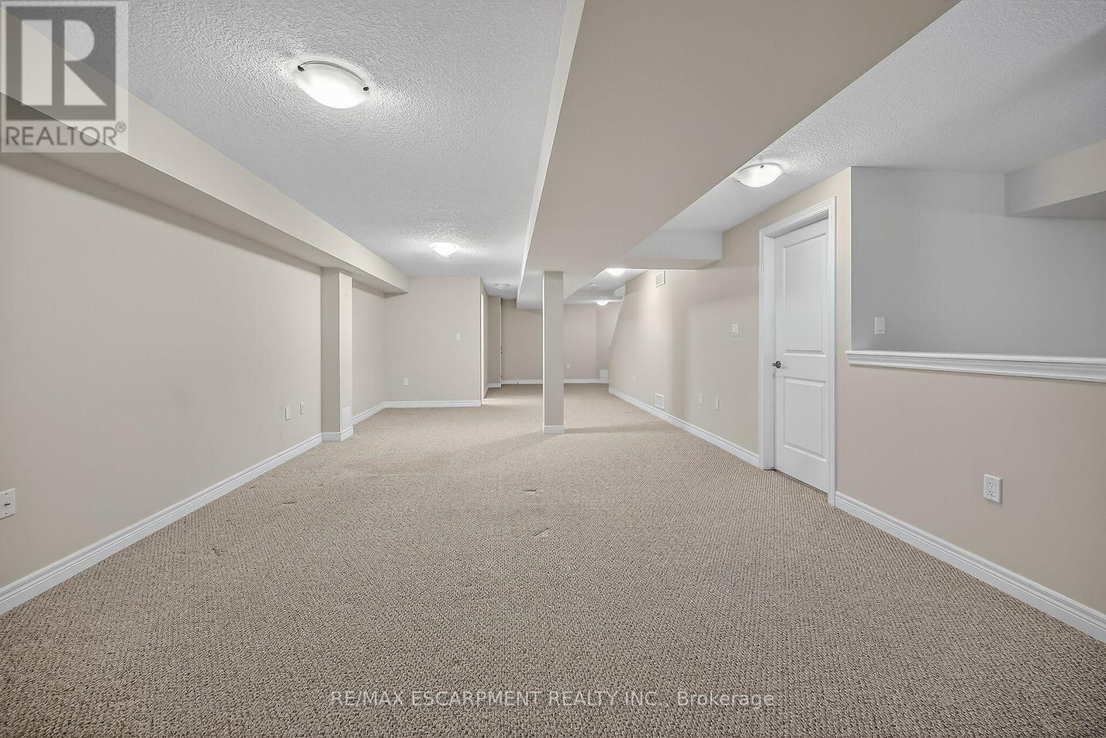 18 Ecker Lane, Hamilton, ON - Indoor Photo Showing Other Room
