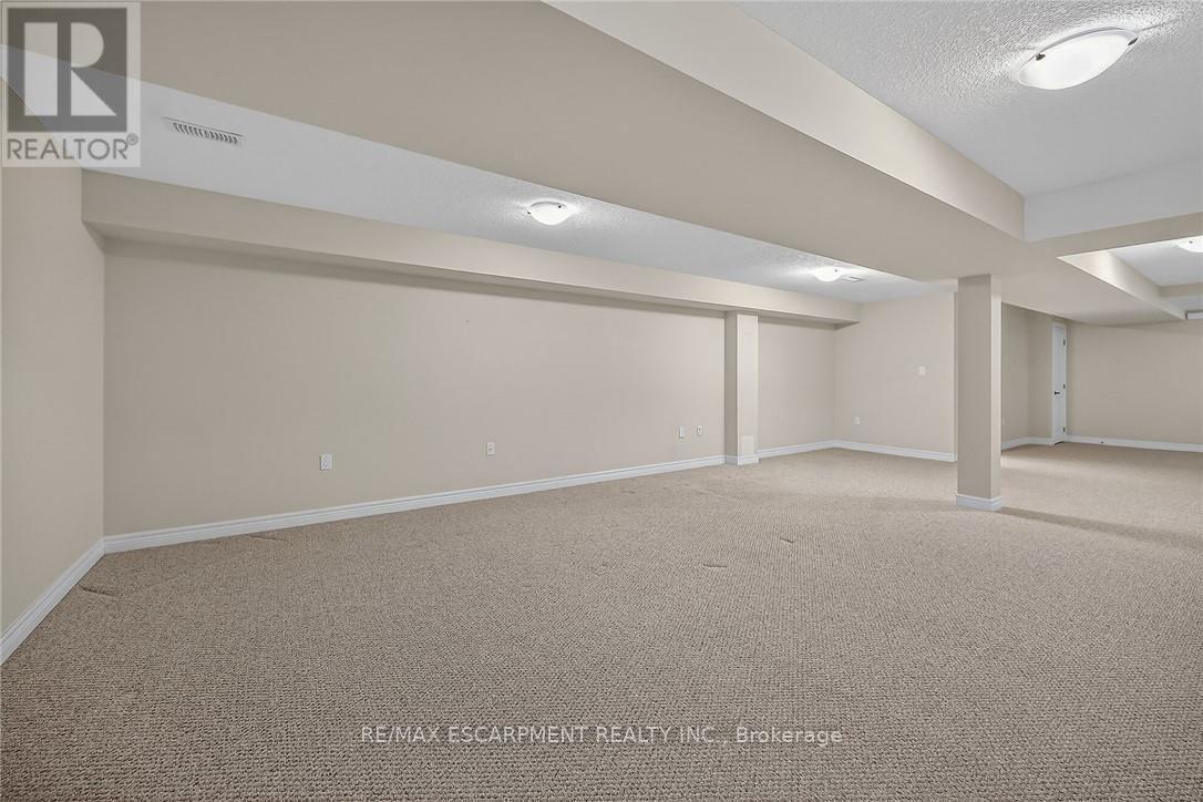 18 Ecker Lane, Hamilton, ON - Indoor Photo Showing Other Room