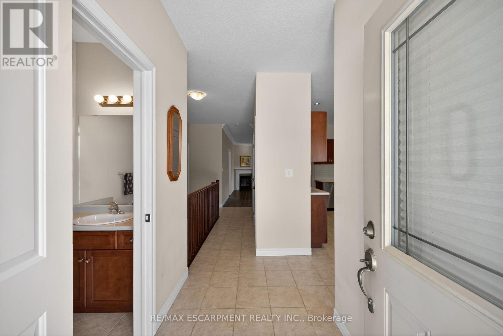 18 Ecker Lane, Hamilton, ON - Indoor Photo Showing Other Room
