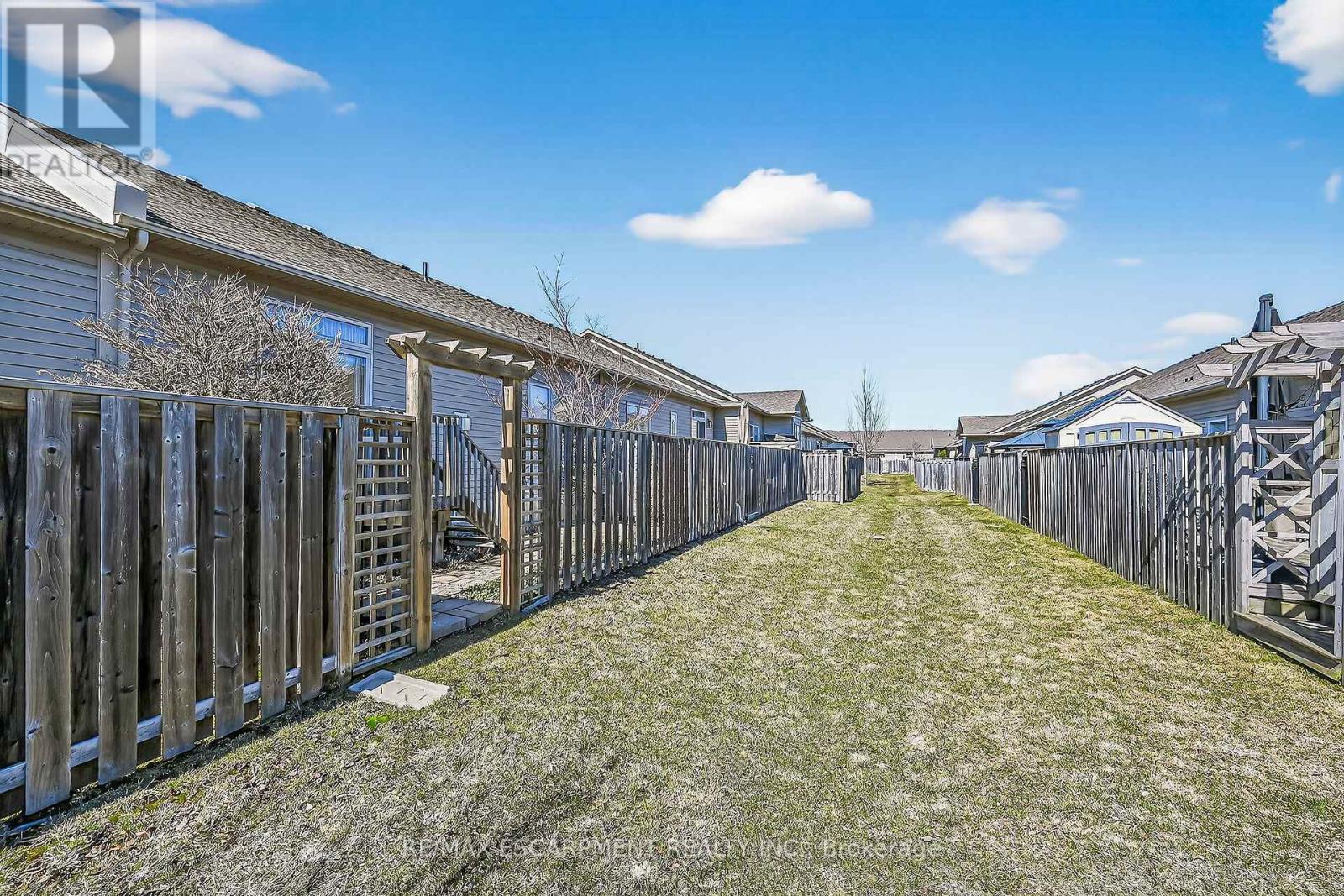 18 Ecker Lane, Hamilton, ON - Outdoor