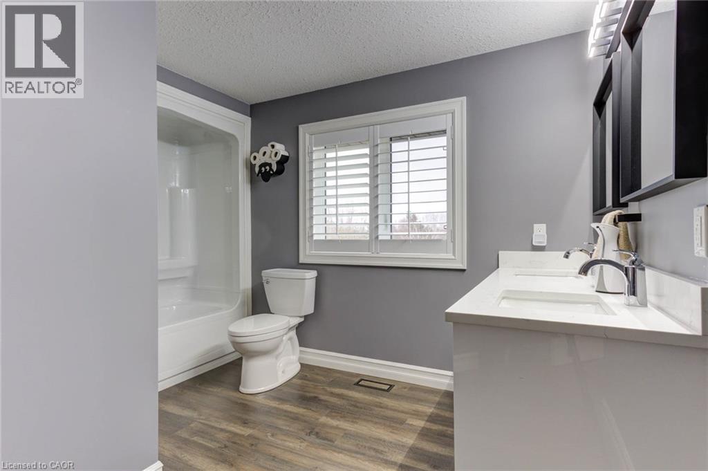 128 Schmidt Drive, Arthur, ON - Indoor Photo Showing Bathroom